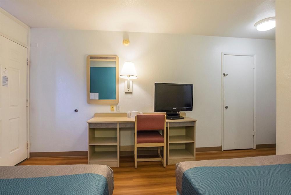 Motel 6 Rochester, MN photo 21