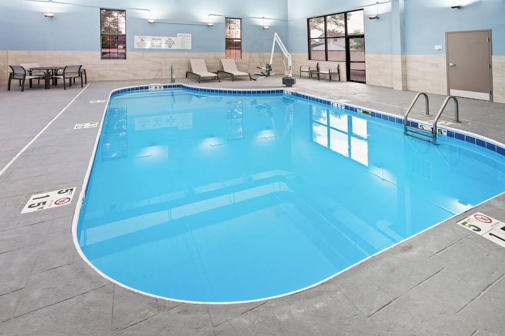 Holiday Inn Express Cleveland Airport - Brookpark by IHG photo 72