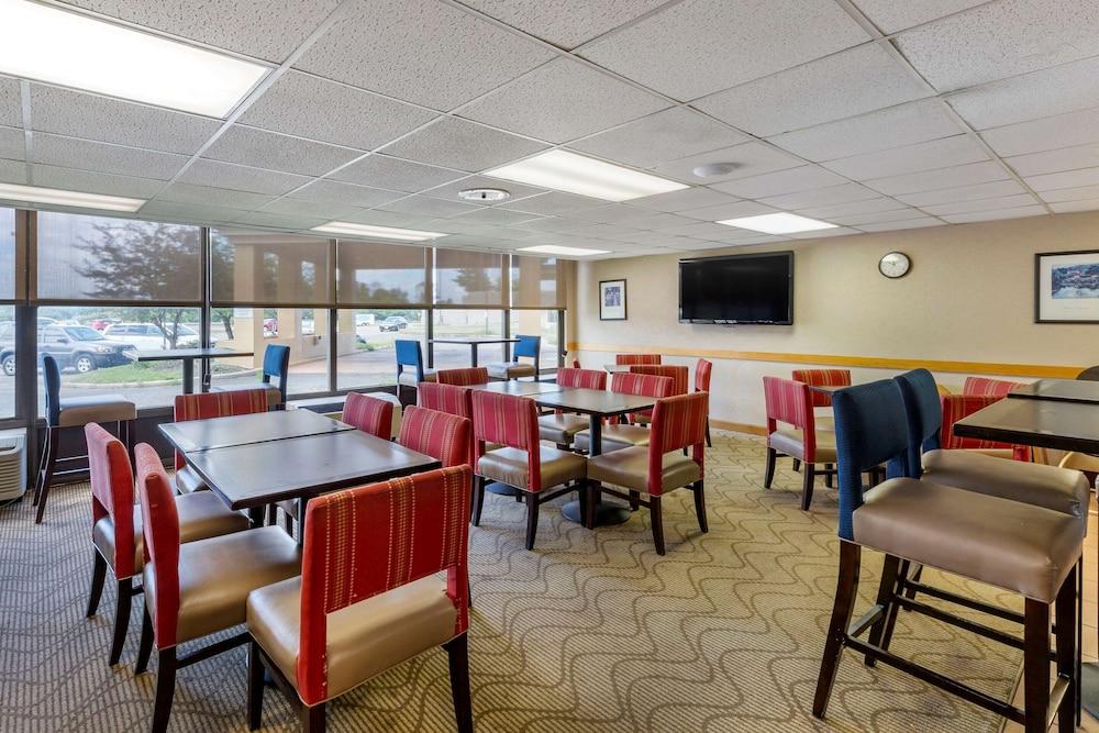 Comfort Inn Alliance photo 48