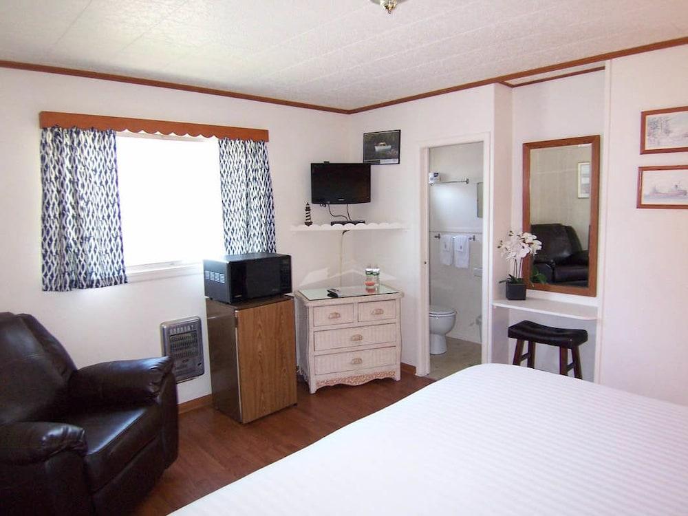 Wooden Boat Inn photo 24