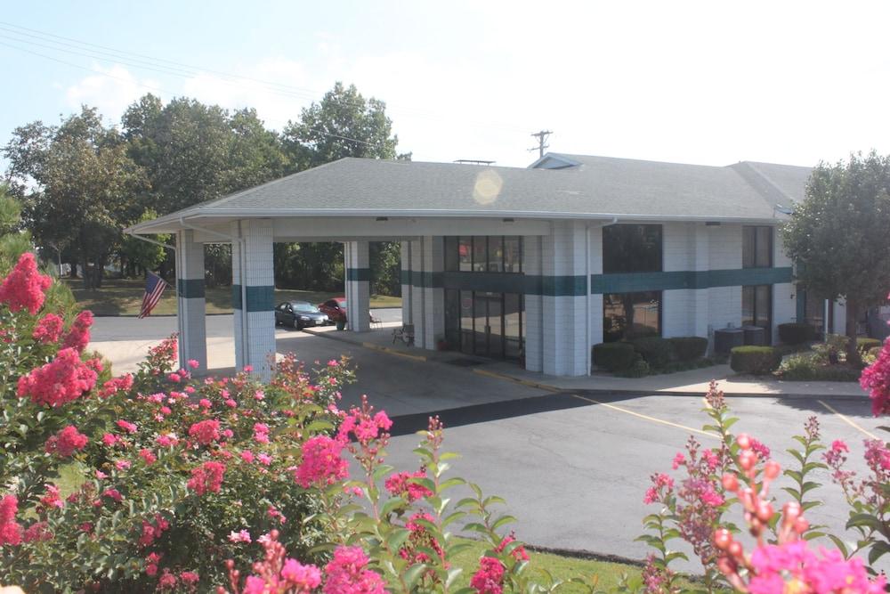 Ozark Valley Inn photo 1