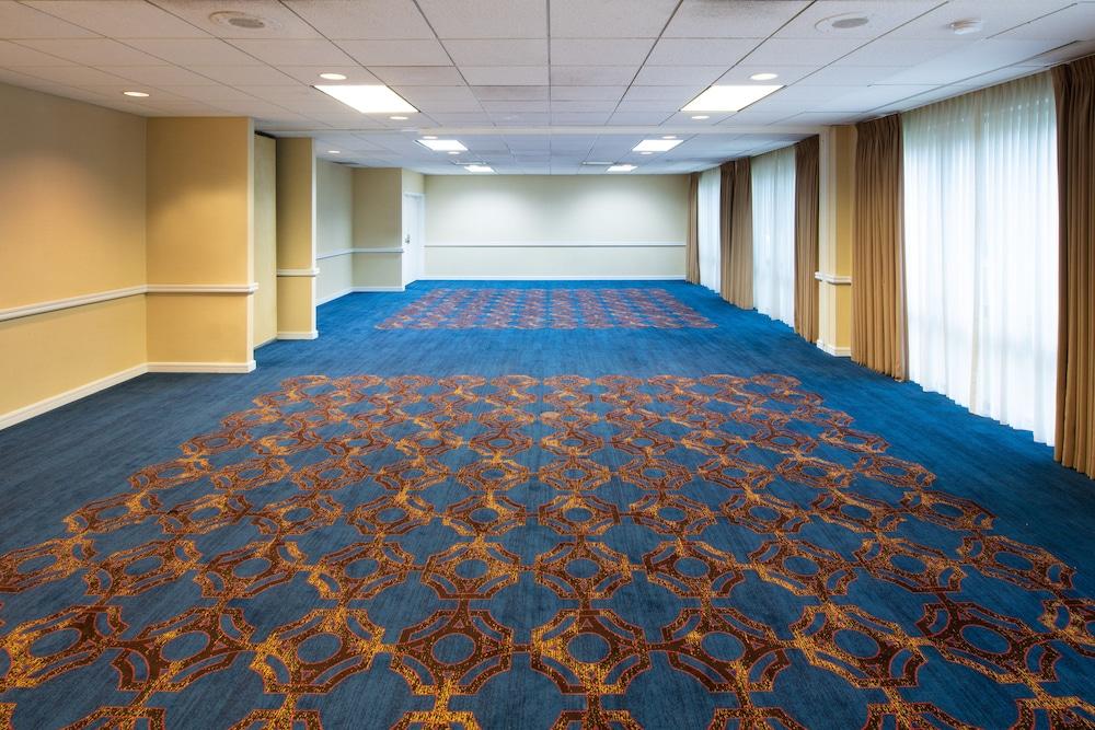 Sheraton Milwaukee Brookfield Hotel photo 45