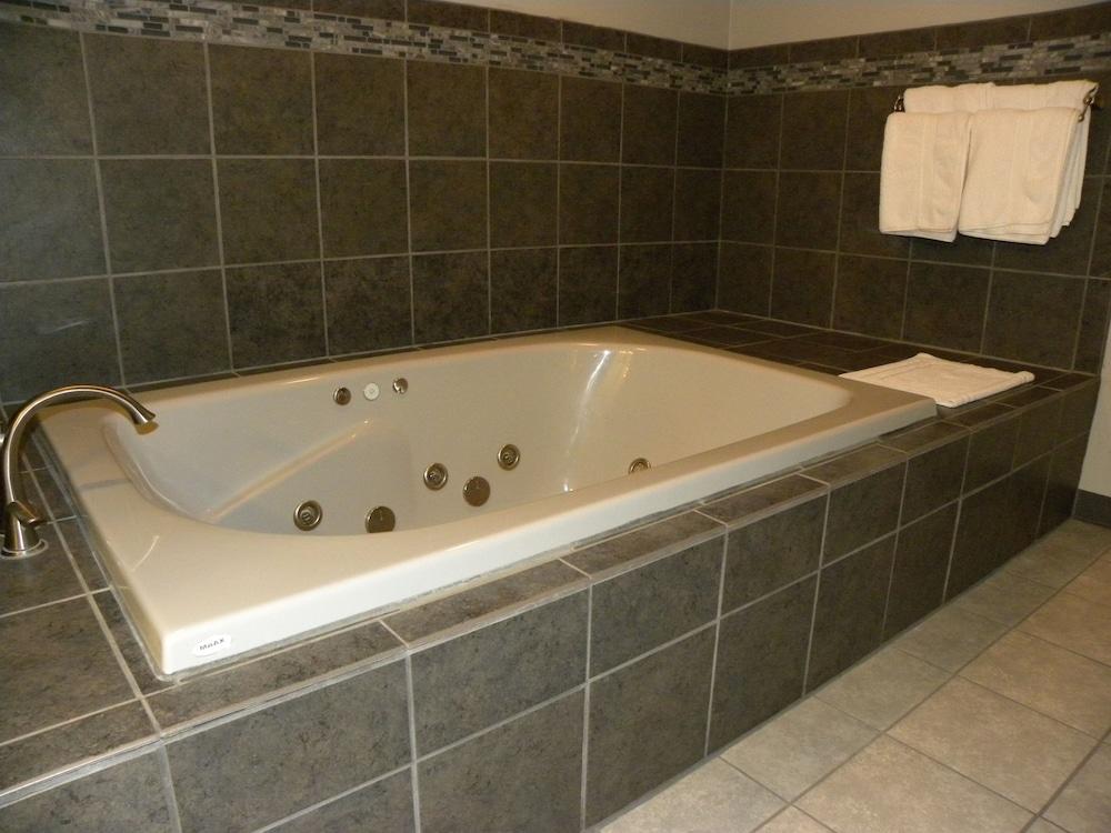 New Victorian Inn and Suites photo 25