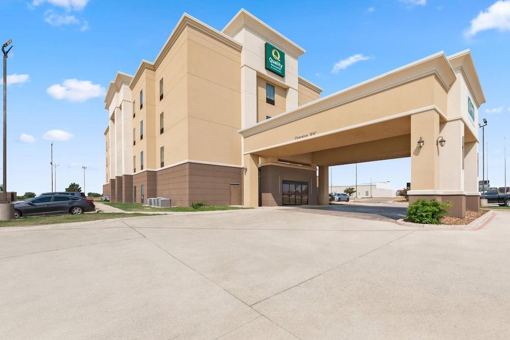 Quality Inn & Suites Pearsall photo 53