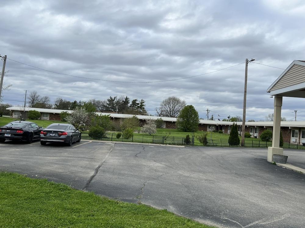 Town & Country Motel photo 4