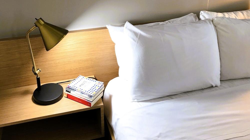 Touchstone Hotel - City Center photo 18