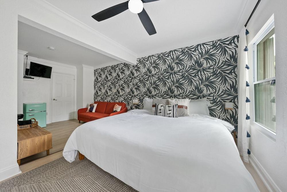 Las Olas Guest House photo 9