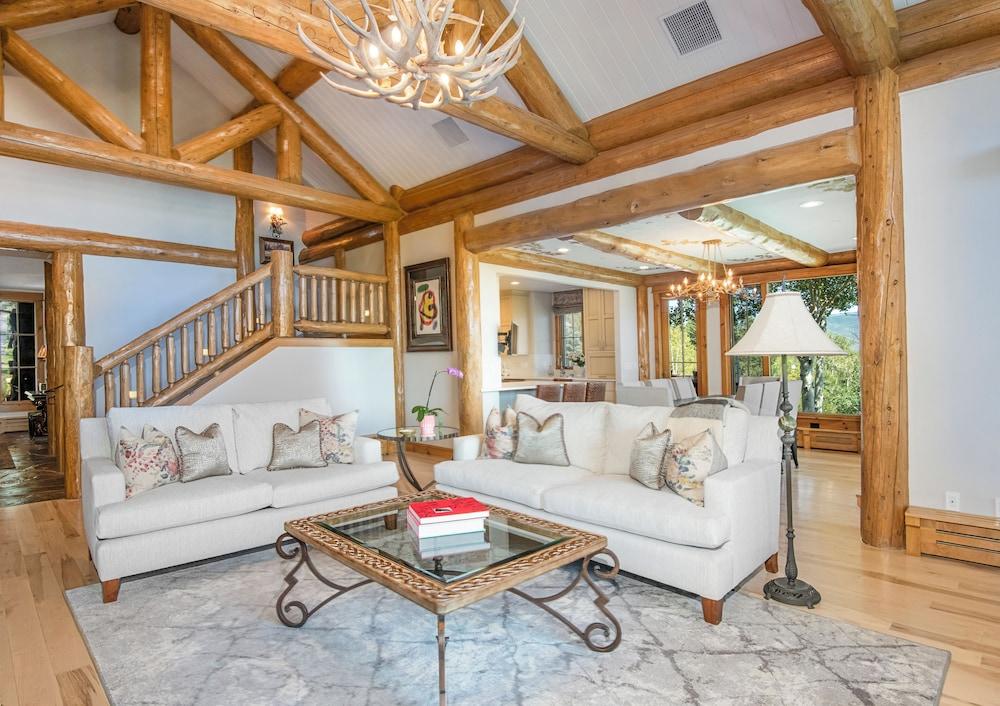 Snowberry by Elevation Accommodations photo 2