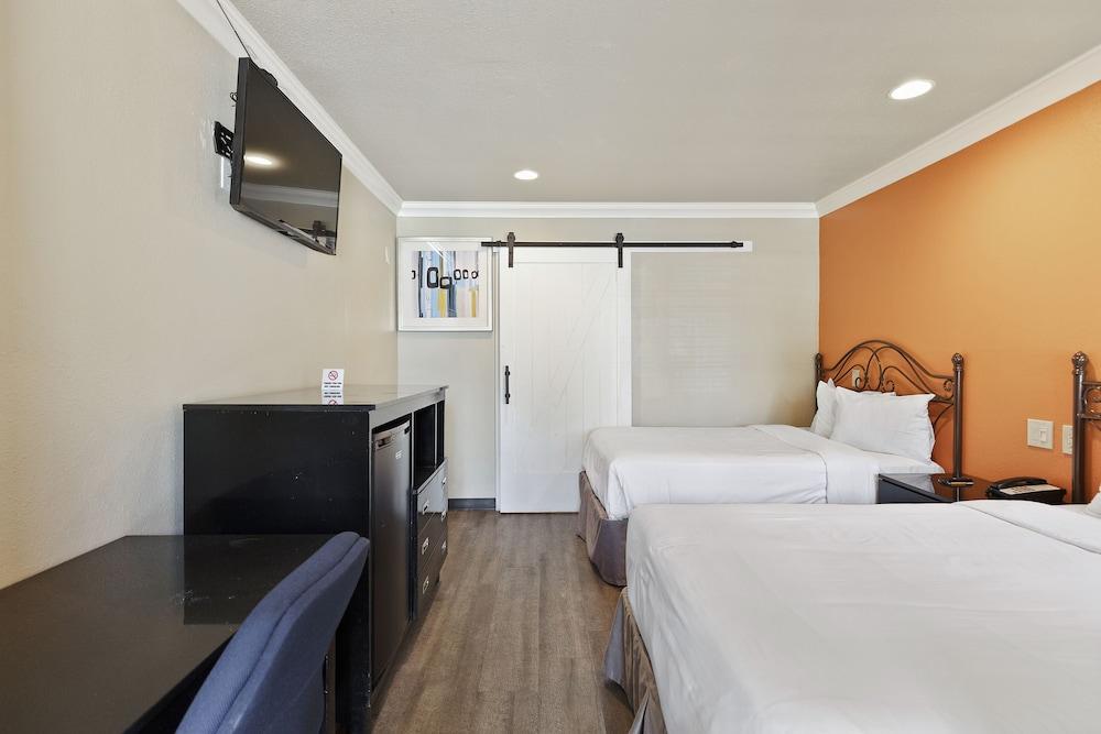 Le Blanc Inn & Suites photo 3