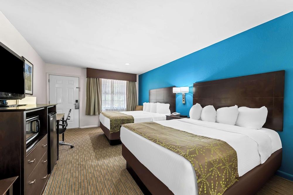 Best Western Delhi Inn photo 14