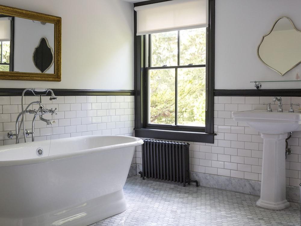 Hasbrouck House photo 33