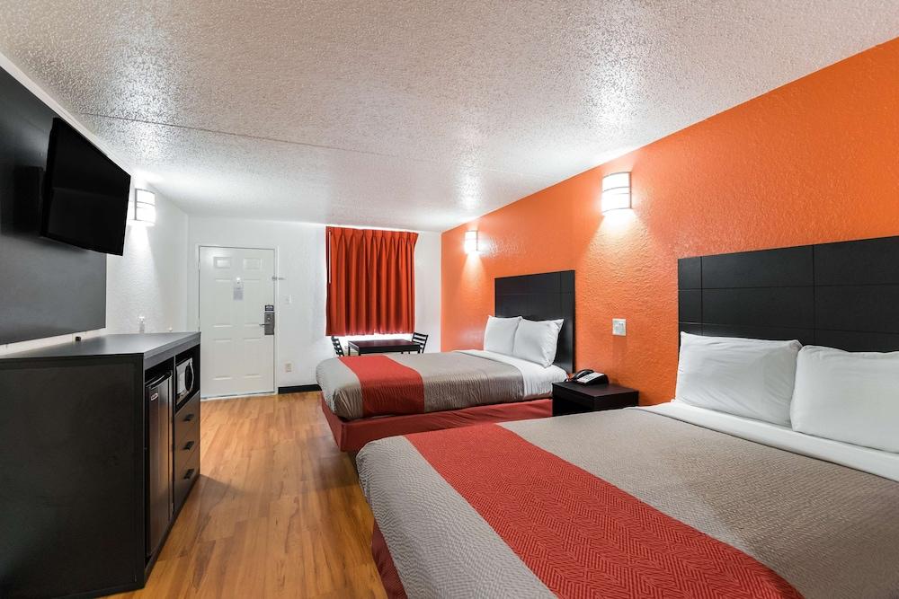 Motel 6 Houston, TX - Brookhollow photo 9