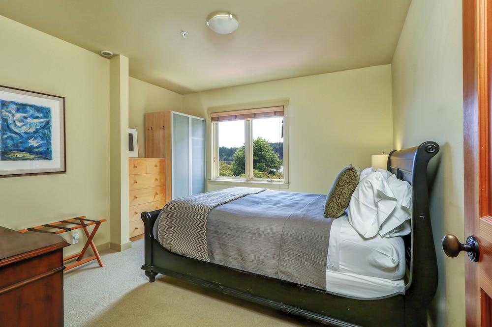 The Eagle Harbor Inn photo 17