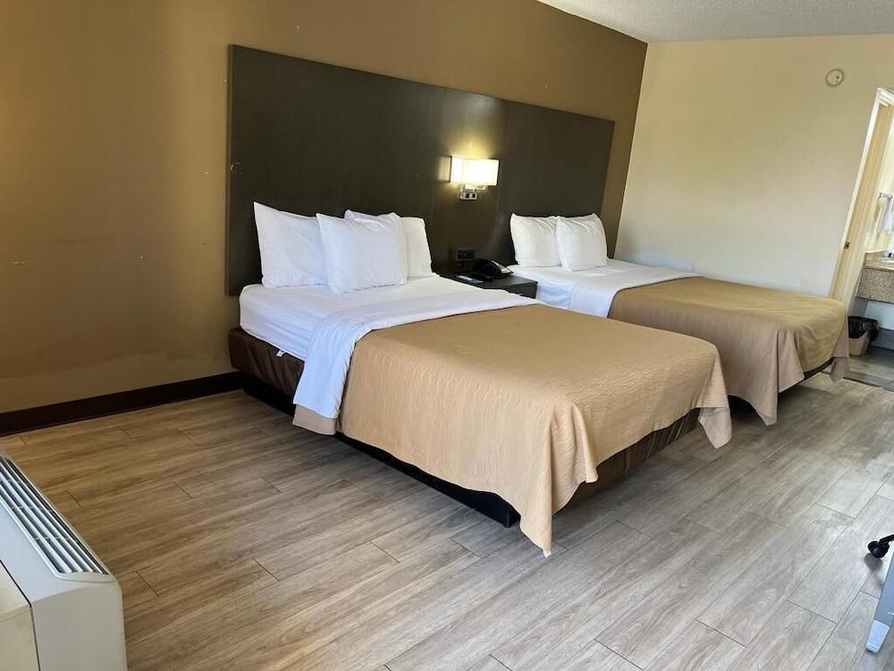 Rodeway Inn Walterboro I-95 photo 6
