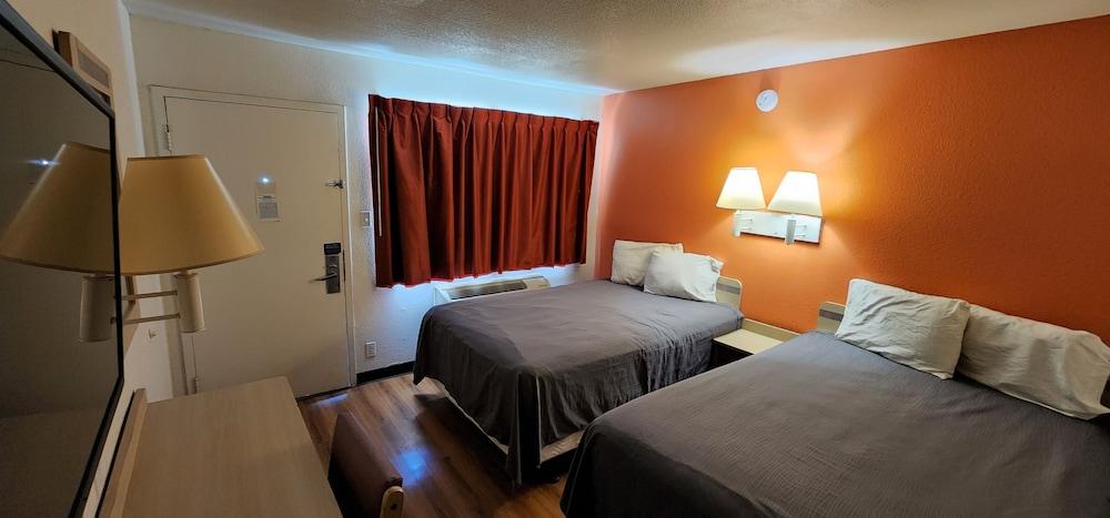 AMERICAN INN photo 2