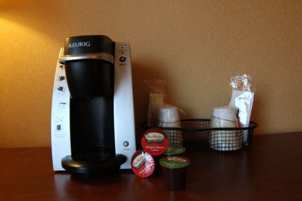 C'mon Inn Hotel & Suites photo 14