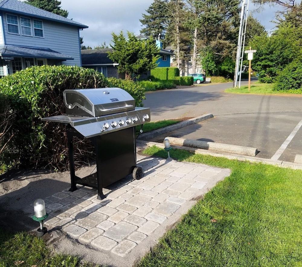 Sea Breeze Court photo 33