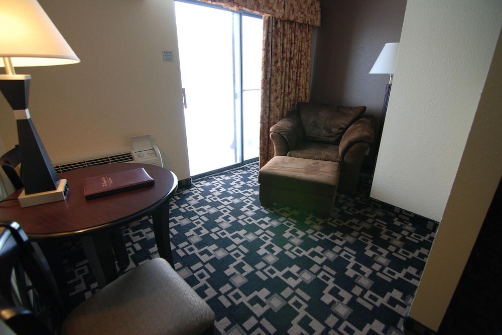 Express Suites Riverport Inn & Suites photo 45