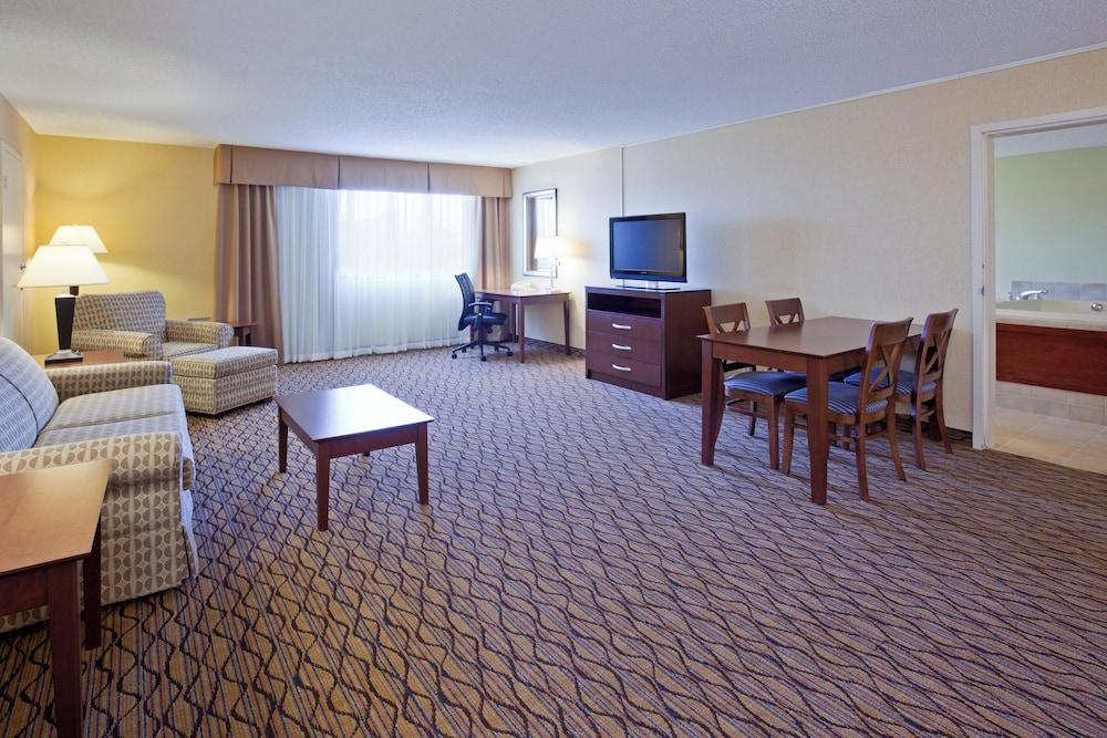Holiday Inn Bloomington Airport South Mall Area by IHG photo 14