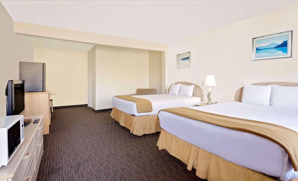Knights Inn Page photo 6