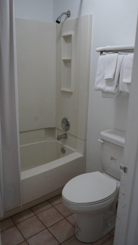 Astoria West photo 4