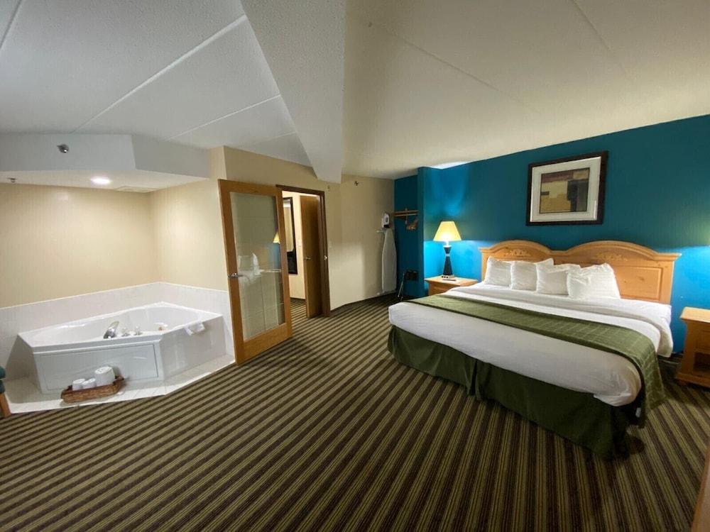 American Inn and Suites photo 27