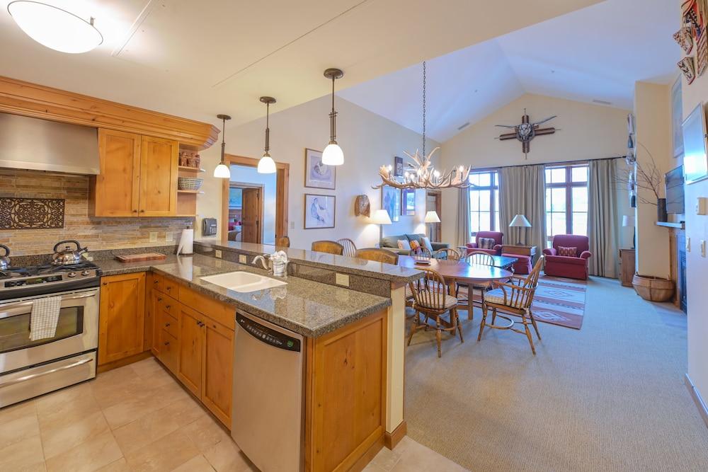 The Lodge at Mountaineer Square, A Vail Resorts Property photo 96
