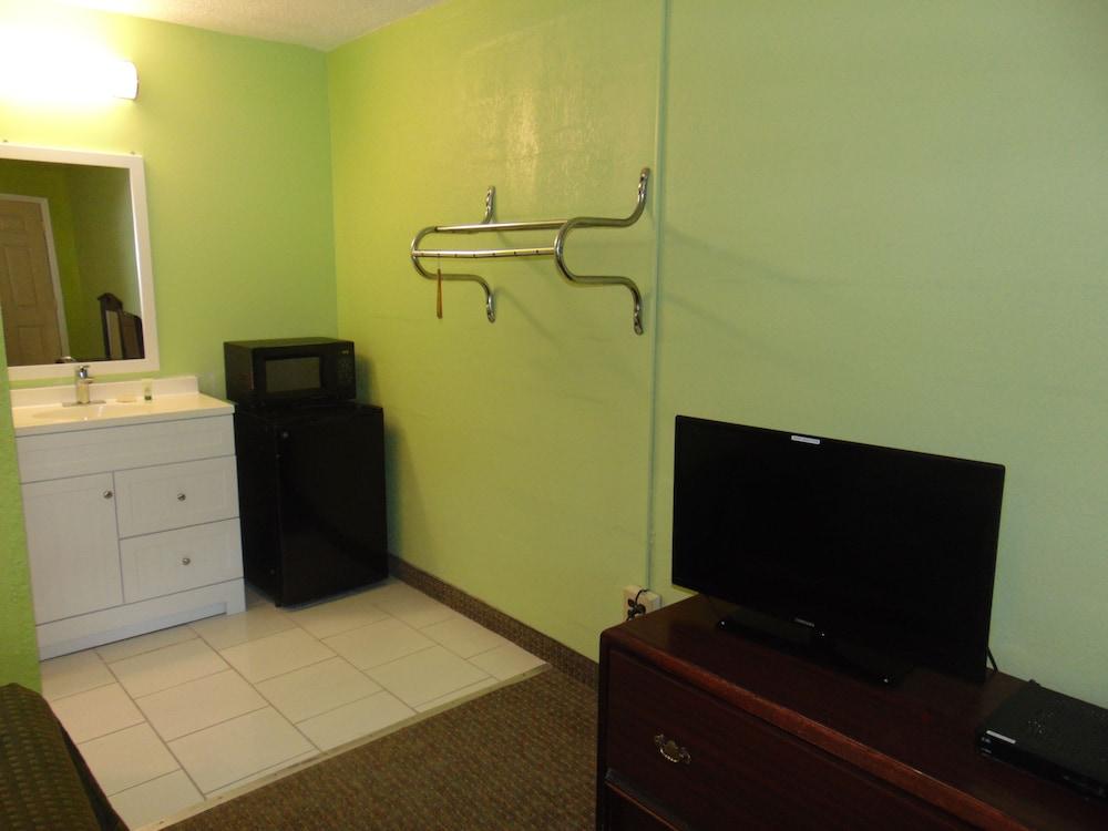 Westbrook Motel photo 14