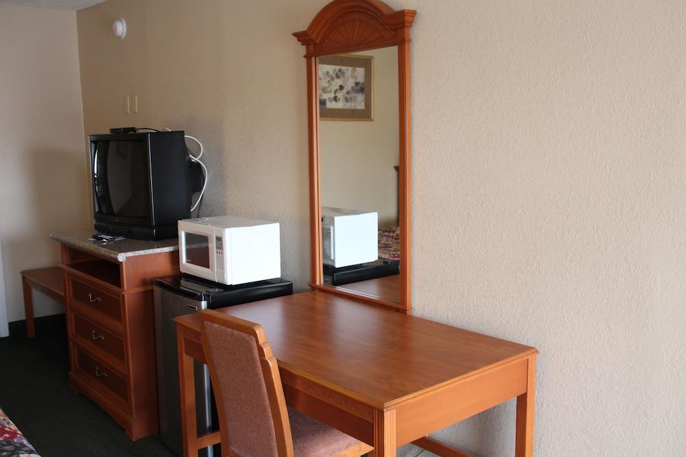 Budget Inn - Troy photo 19