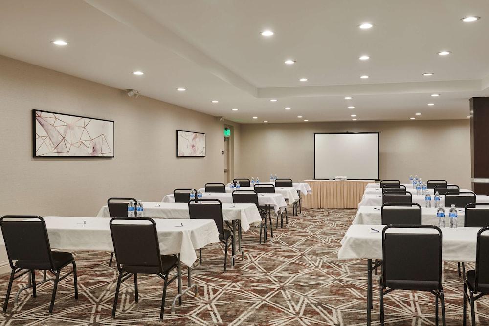 DoubleTree by Hilton Fullerton photo 58