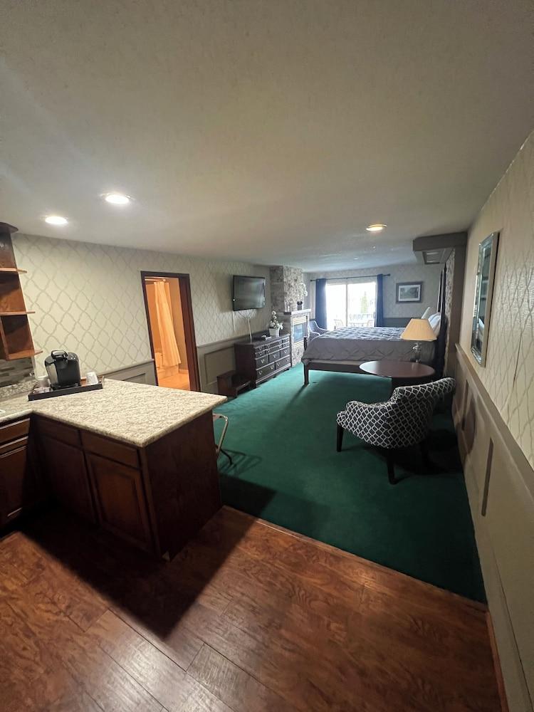 Webb's Year Round Resort photo 5