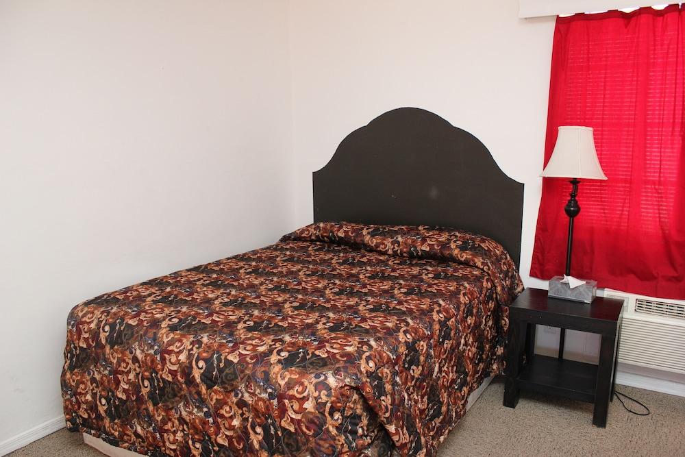 La Siesta Motel photo 21