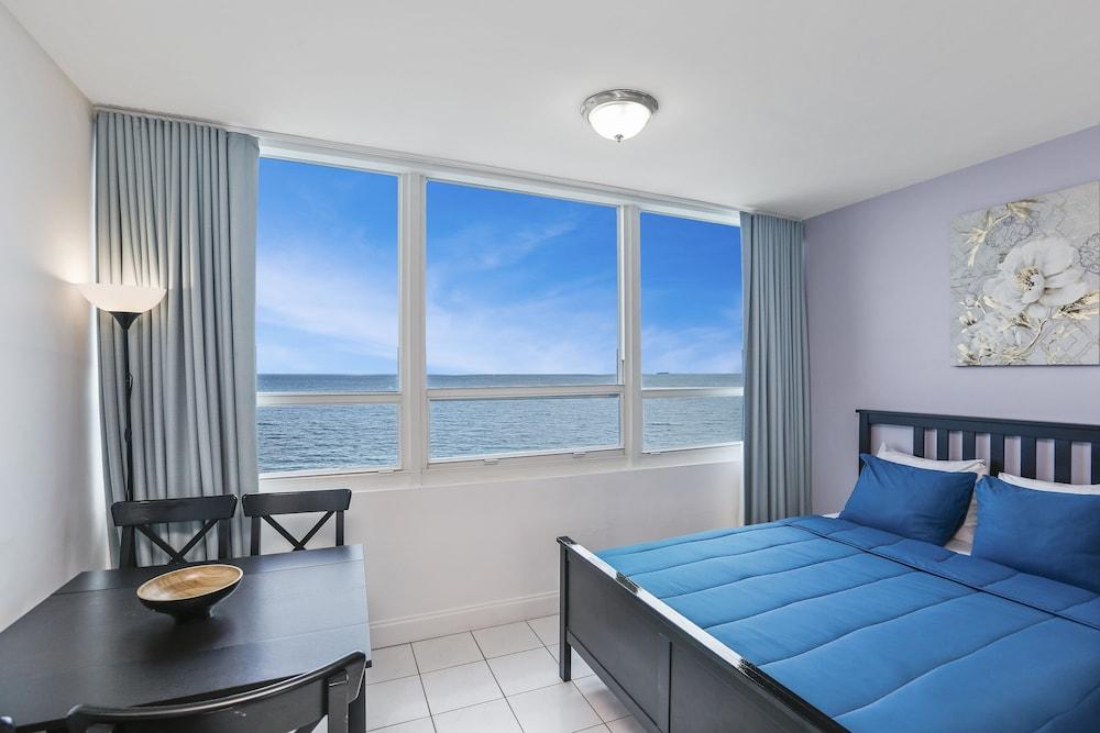 Castle Beach Suites by MiaRentals photo 42