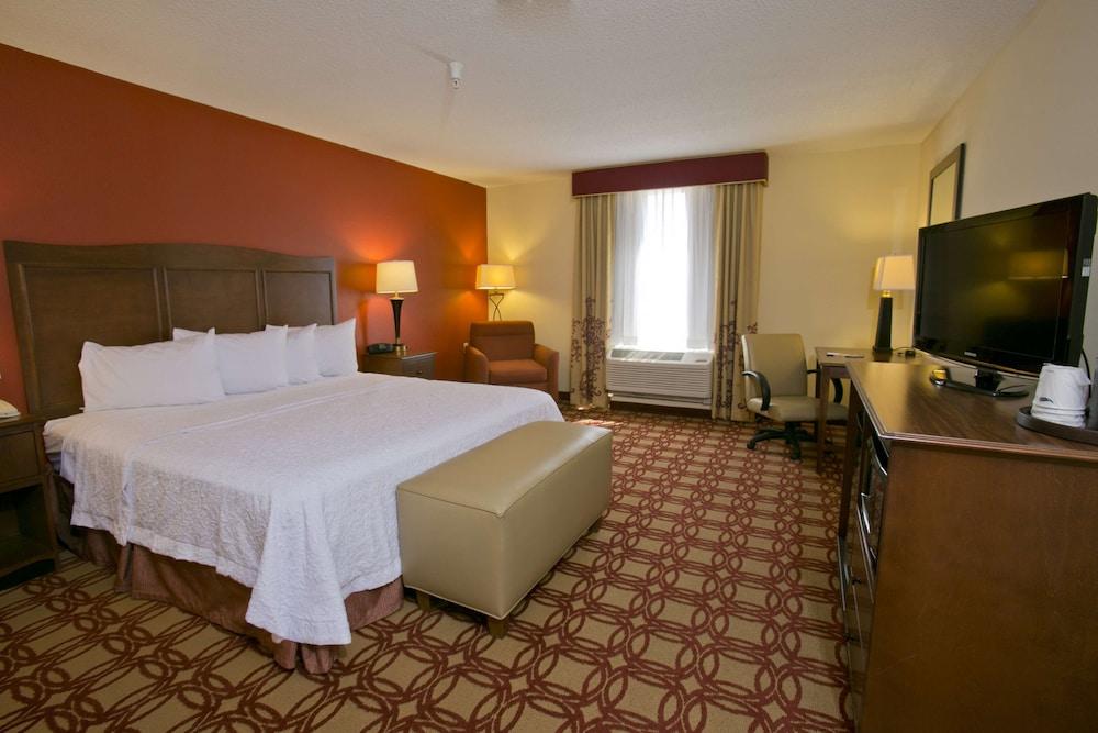 Hampton Inn & Suites Wiggins photo 11