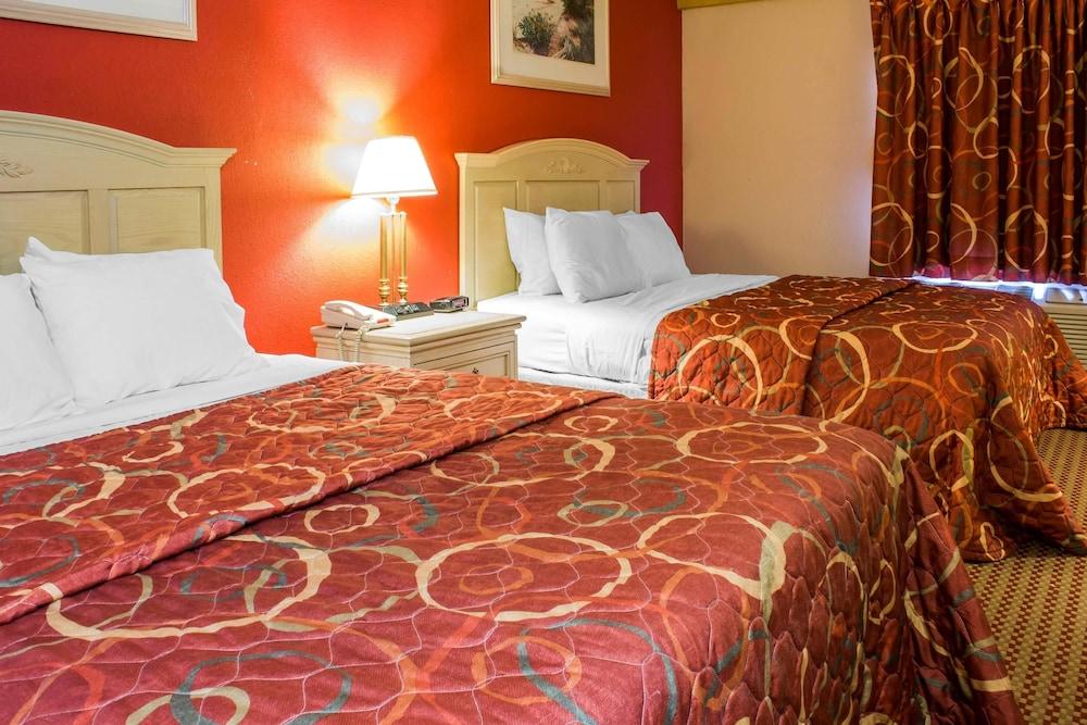 Econo Lodge Inn & Suites Walnut photo 8