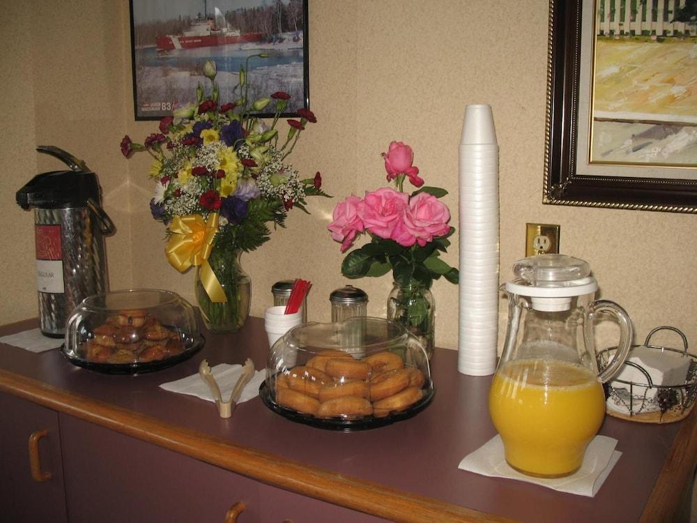 Great Lakes Inn photo 15