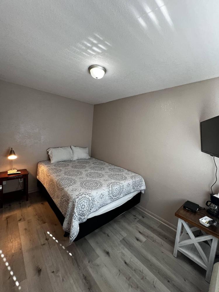 The 409 Bolivar Beach Hotel photo 4