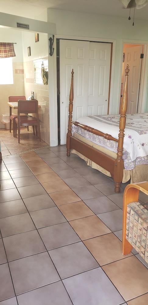 Silver Sands Motel photo 45