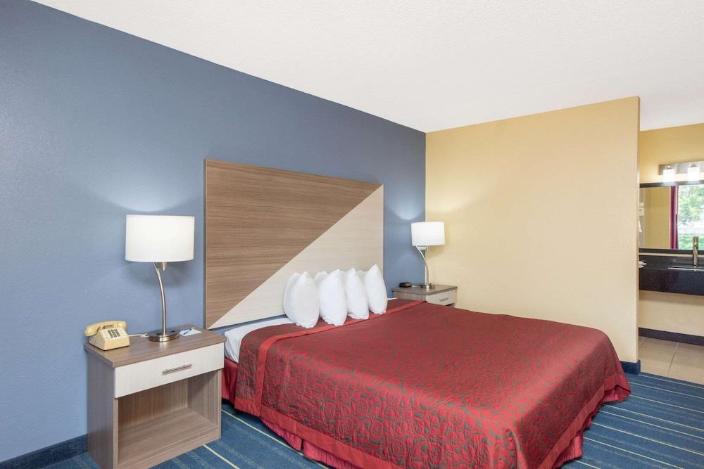 Days Inn by Wyndham Salem, Illinois photo 47