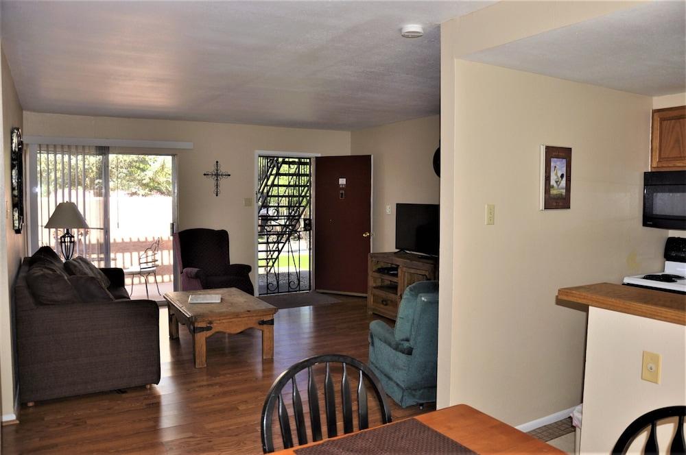 Pinecliff Village photo 22