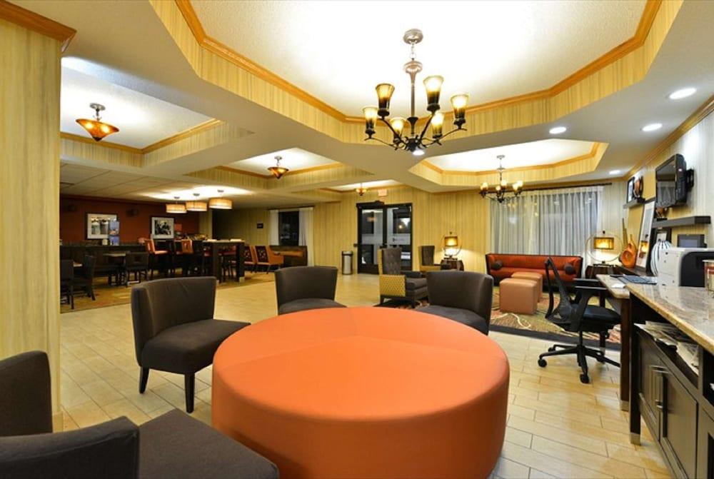 Hampton Inn Sturgis-Lagrange Area photo 8