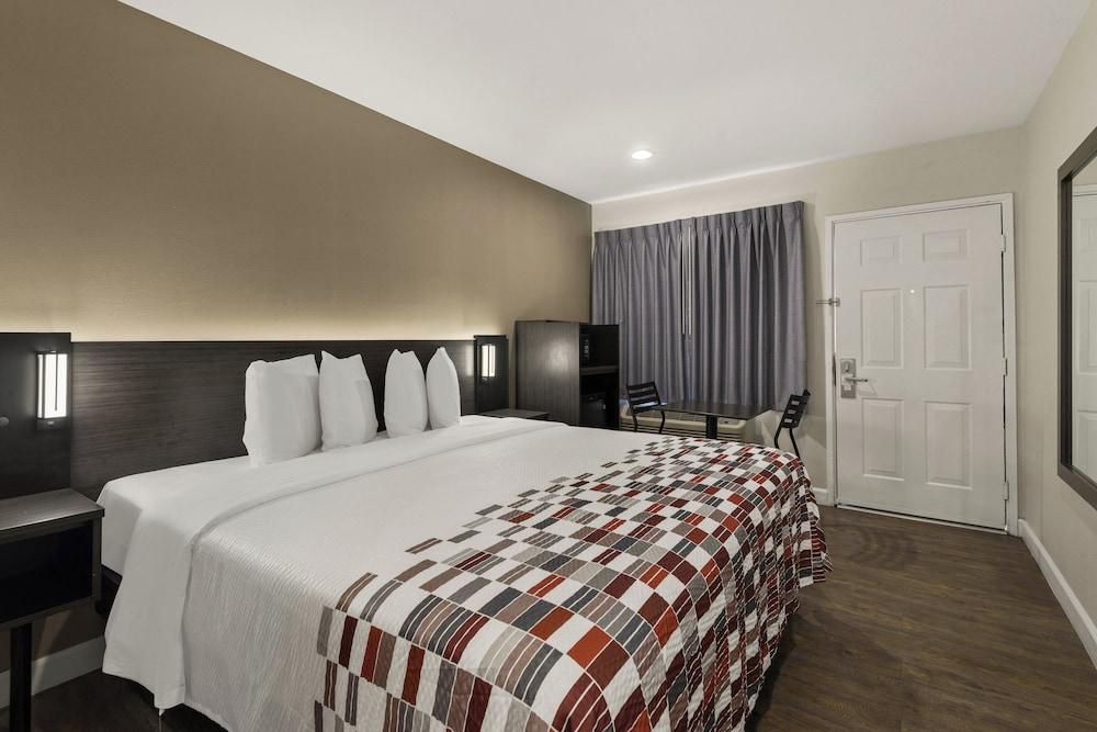 Red Roof Inn Carson - Wilmington photo 6