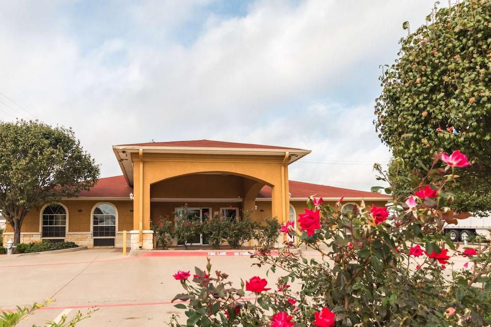 Motel 6 Alvarado, TX photo 26