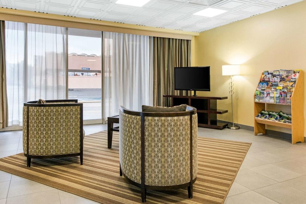 Quality Inn & Suites Charleston - Civic Center photo 3