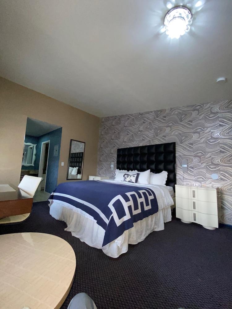 Crown Motel photo 37