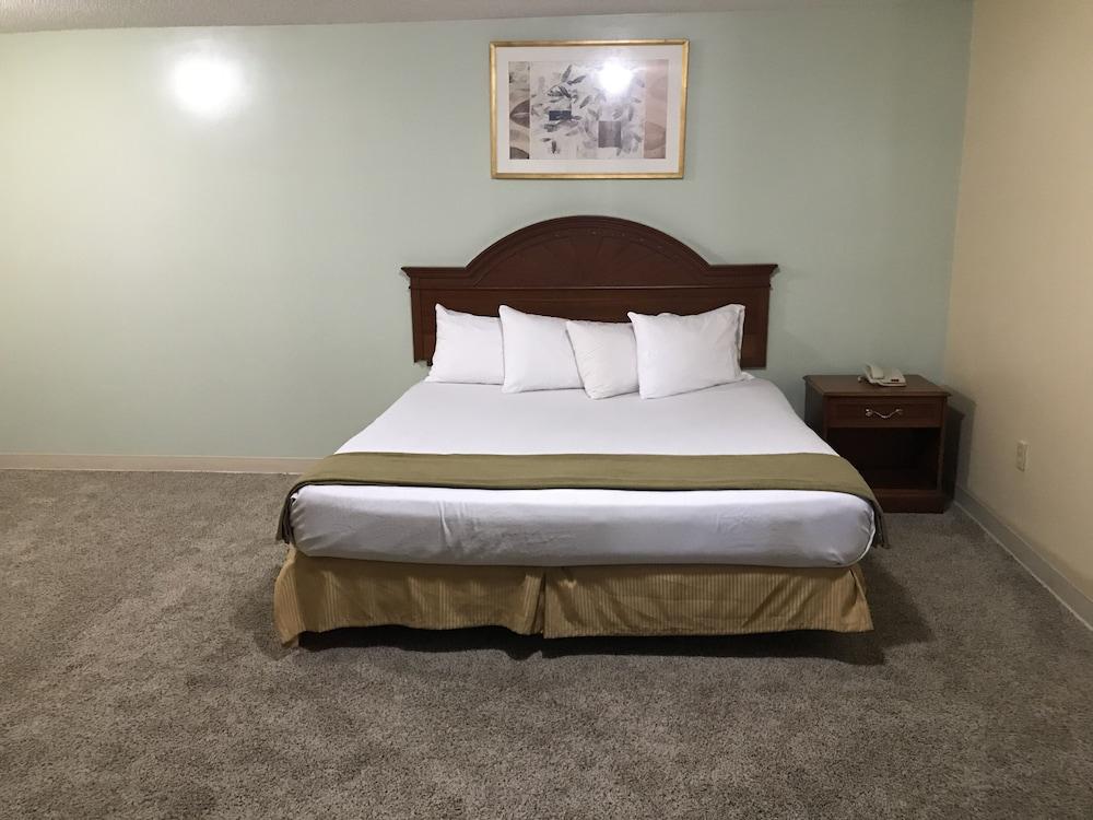 AmeriVu Inn & Suites photo 13