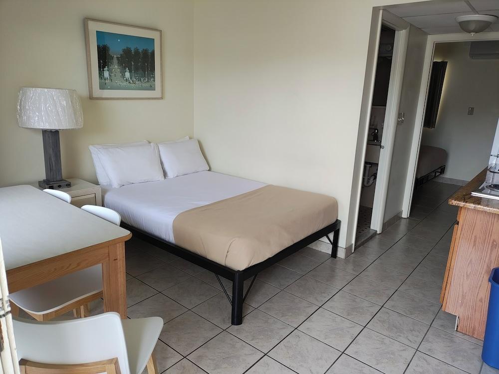 Condor Motel photo 25