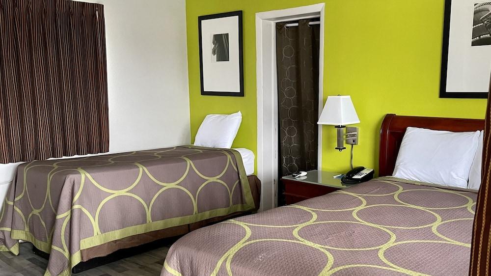 Rodeway Inn Pittsfield photo 3