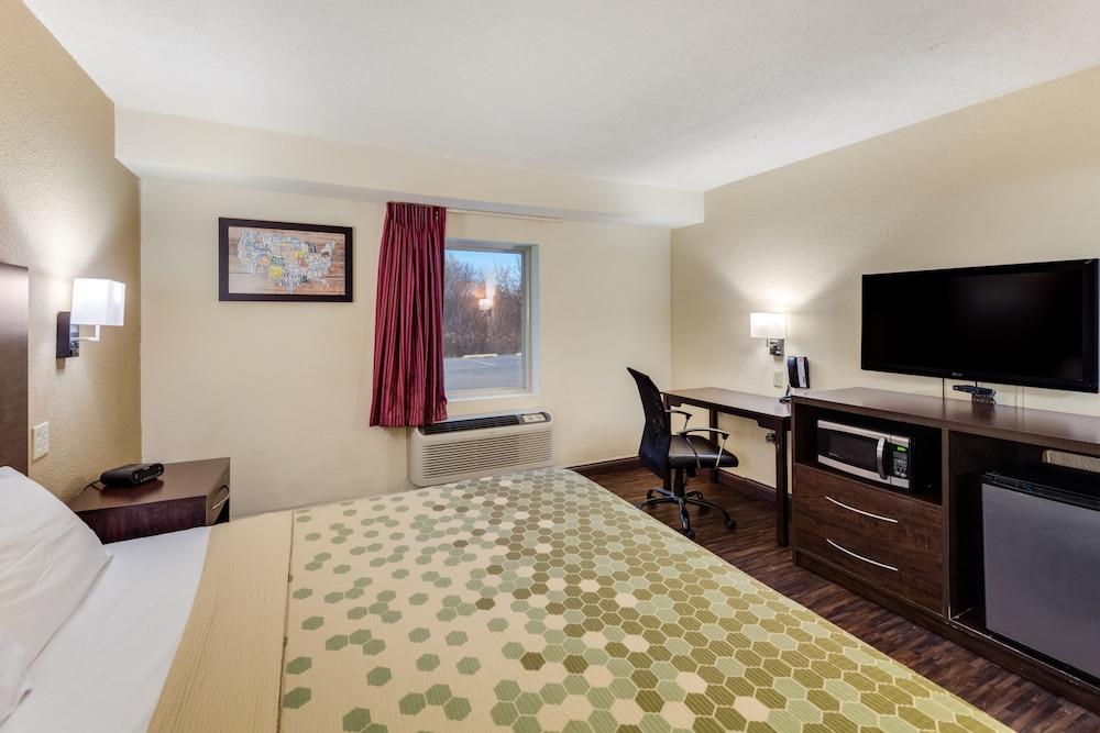 Econo Lodge Inn And Suites photo 7