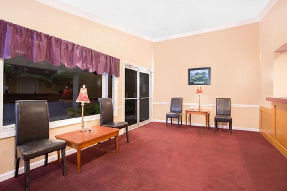 Knights Inn Augusta at Deans Bridge Rd photo 2
